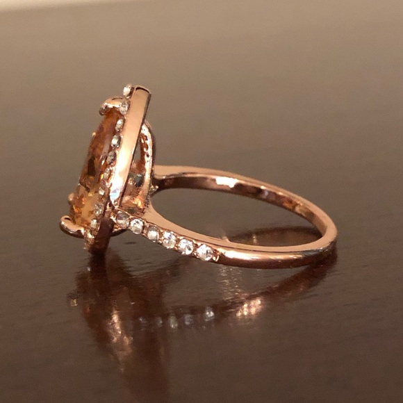 Lovely pear shaped gold color CZ ring - Picture 3 of 8